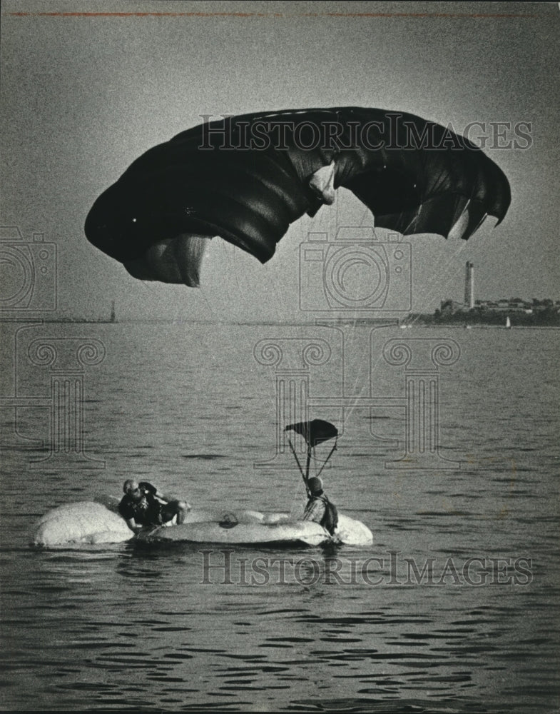 1981, Two men parachuted to the lake during Summerfest - mjc05485 - Historic Images