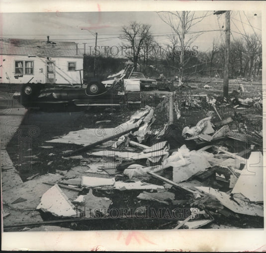 1965 Press Photo Debris strewn about after tornado in Preston Heights, Illinois - Historic Images