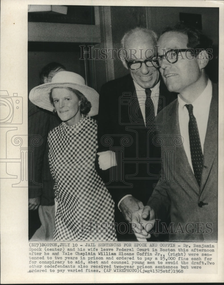 1968 Press Photo Dr. Benjamin Spock, wife, and Reverend William Coffin in court - Historic Images
