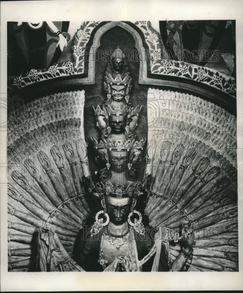 1935 Press Photo The central figure of the deity of the monastery of Lamajuru - Historic Images