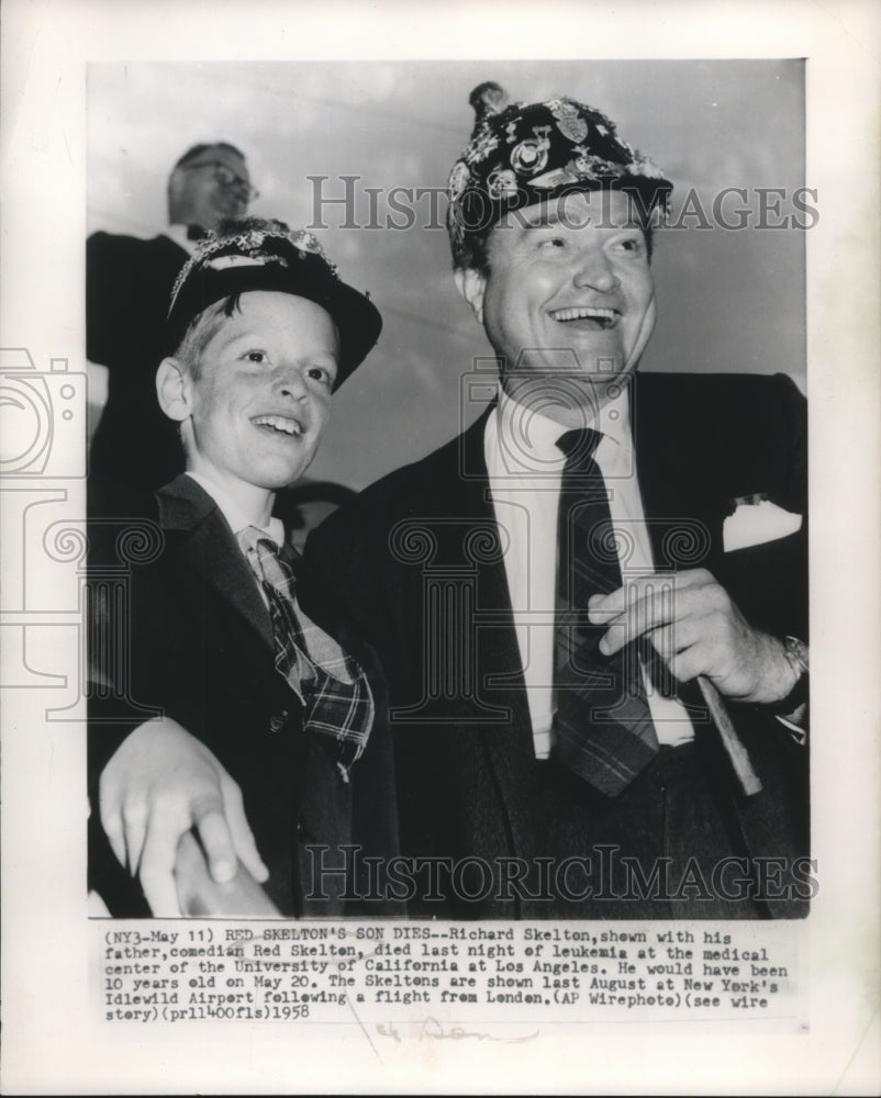 1958 Press Photo Richard Skelton with father Red at New York's Idlewild Airport - Historic Images
