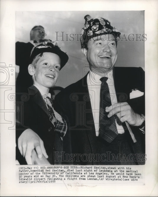 1958 Press Photo Richard Skelton with father Red at New York's Idlewild Airport - Historic Images