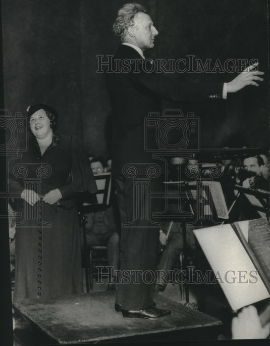 1933 Press Photo Kate Smith and Leopold Stokowski singing in Philadelphia - Historic Images
