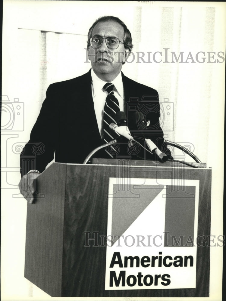 1978 Press Photo W. Paul Tippett Jr. speaks at American Motors in Michigan - Historic Images