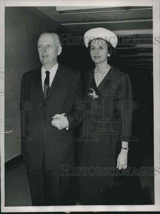 1965 Press Photo William Stratton And His Wife Shirley At Federal District Court - Historic Images