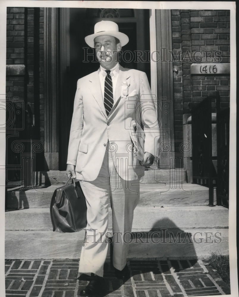 1952 Press Photo Adlai Stevenson, Illinois Governor, leave Blair home in Chicago - Historic Images