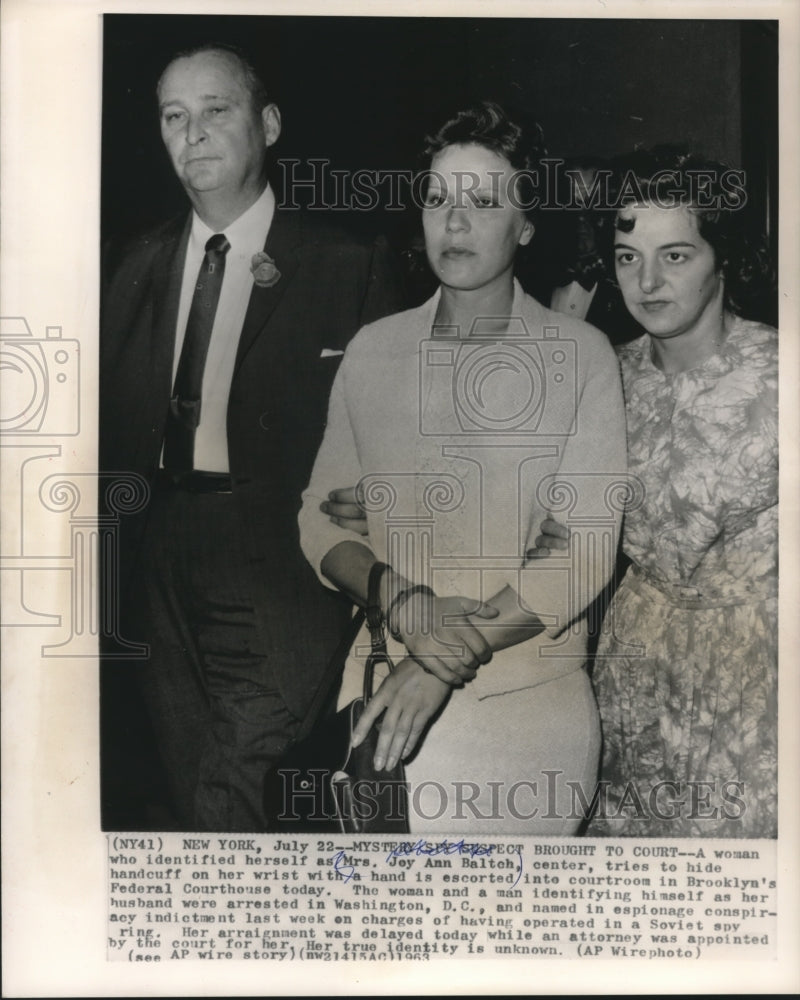 1963 Press Photo Accused spy Joy Ann Baltch escorted to court in Brooklyn-Historic Images