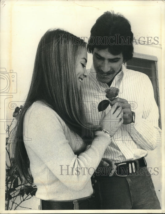 1973 Press Photo Mark Spitz with fiance Susan Weiner in Los Angeles - mjc05736 - Historic Images