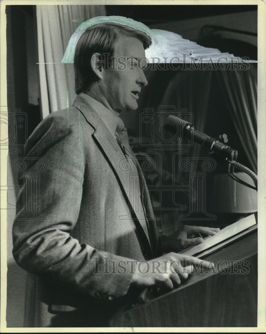 1980 Press Secretary Jody Powell in Washington press room - Historic Images