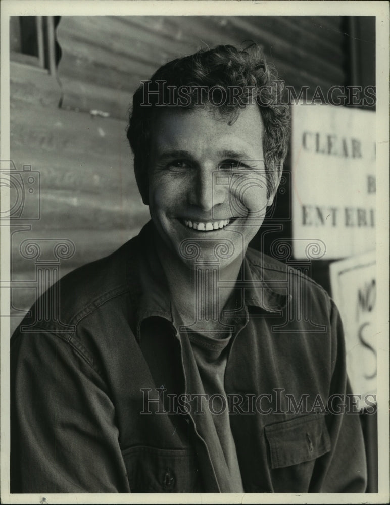 1974 Press Photo Wayne Rogers, "I don't want Hollywood to change me." - Historic Images