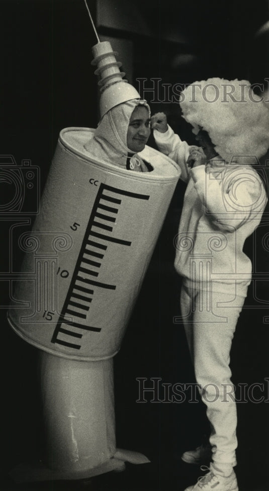 1992 Press Photo Jeffrey Lenow, Martha Audley dressed as syringe and cotton ball - Historic Images