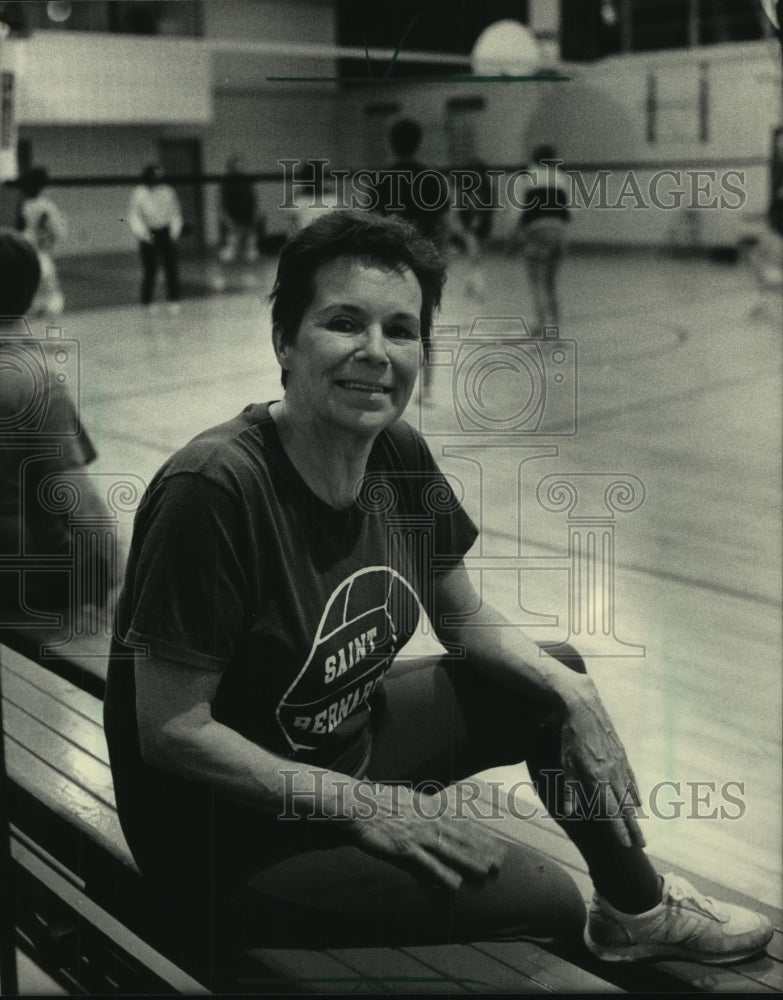 1988 Press Photo Katherine J. Leahy rests after volleyball game - mjc05846 - Historic Images
