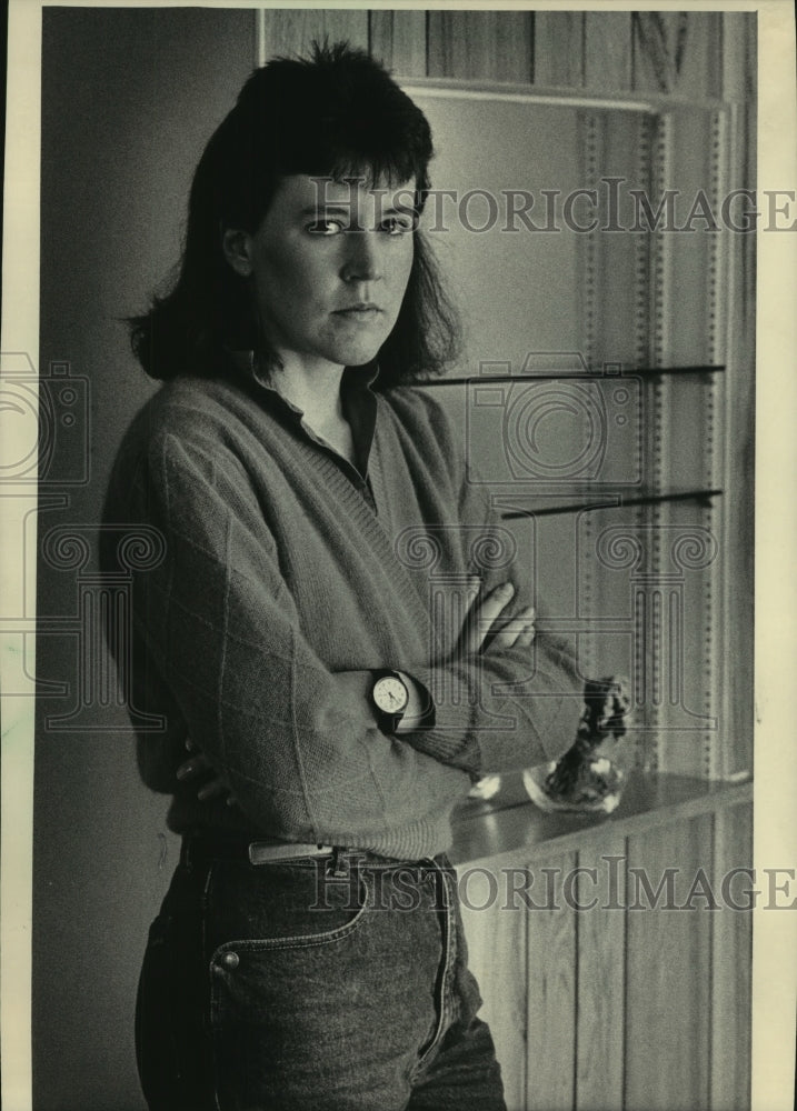 1986, Heidi L. Friedrichs in her apartment as she packs to move - Historic Images