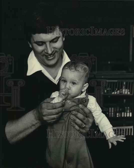 1986 John M. Hart of Milwaukee holds his son, Christopher - Historic Images