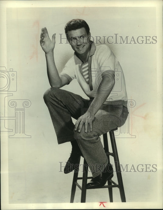 1959, Recuperating Roger Smith of "Sunset Strip" - mjc05893 - Historic Images