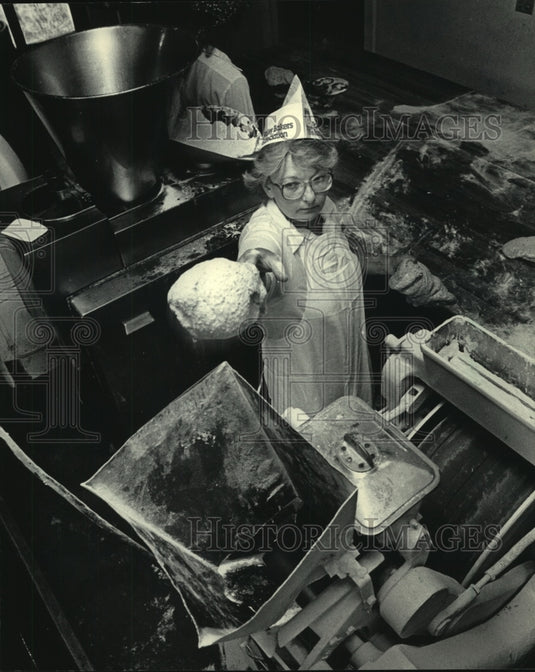 1984, Pat Barry, a worker at Natural Ovens of Manitowoc - mjc05921 - Historic Images