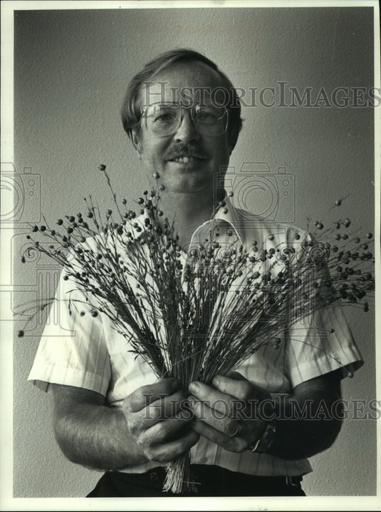 1989 Press Photo Paul Stitt, co-owner of Natural Ovens of Manitowoc, Wisconsin - Historic Images