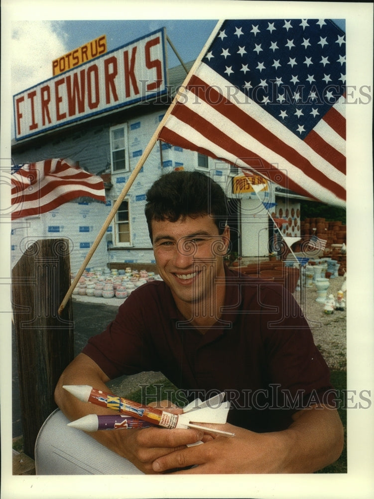 1994 Press Photo James Stocco at his fireworks and flower pot store Wisconsin - Historic Images