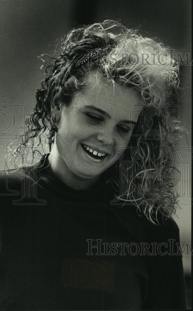 1989, Elizabeth Olson sprayed hair part of school fashion, Waukesha. - Historic Images