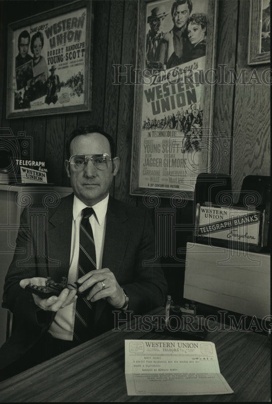 1988 Press Photo Memorabilia in Duane Clairmore's office - mjc05978 - Historic Images