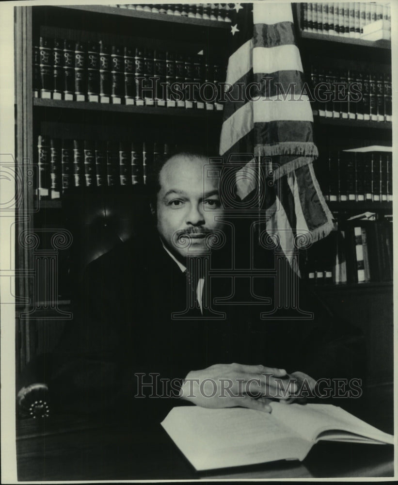 1984 Press Photo Judge Carl B. Stokes in his office in Cleveland, Ohio - Historic Images