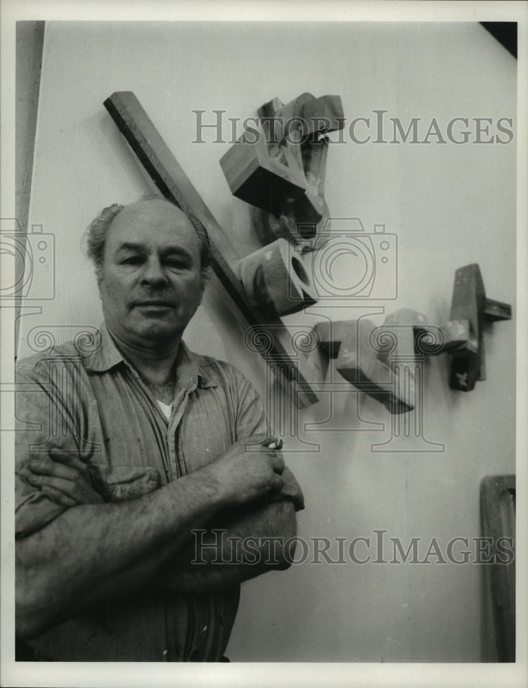 1967 Press Photo George Sugarman, in his studio with sculpture, New York. - Historic Images