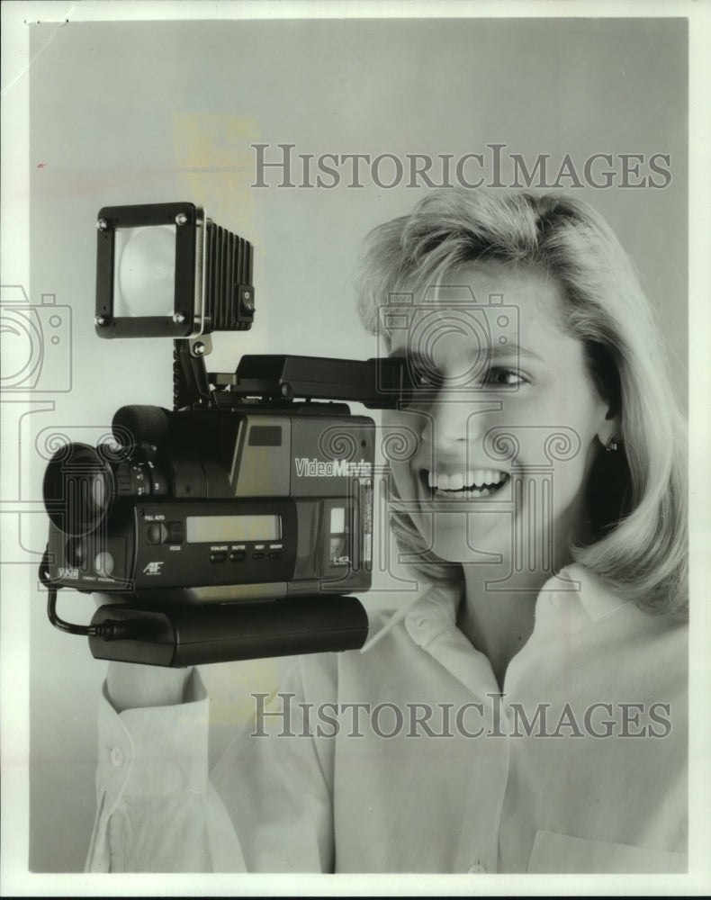 1989 CamPack Integrated Video Lighting System from Sima of Chicago - Historic Images