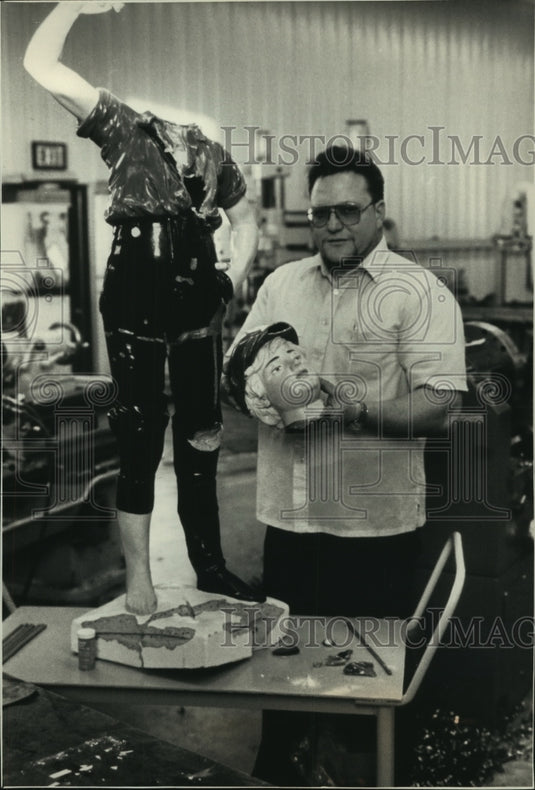 1989 John Becker helps restore Stevens Point landmark Wisconsin - Historic Images