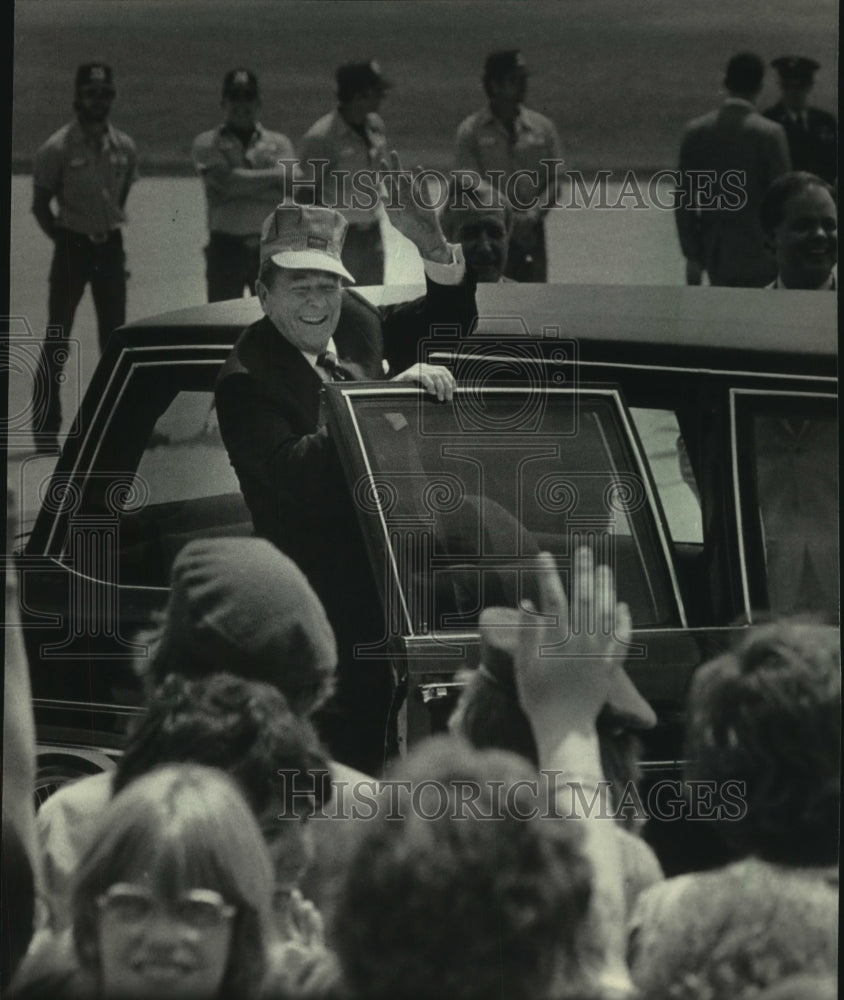 1985, President Reagan gets in car at Oshkosh, Wisconsin airport - Historic Images