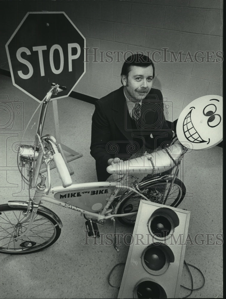 1978, Lieutenant Thomas Stigler and Mike the Bike Waukesha - Historic Images
