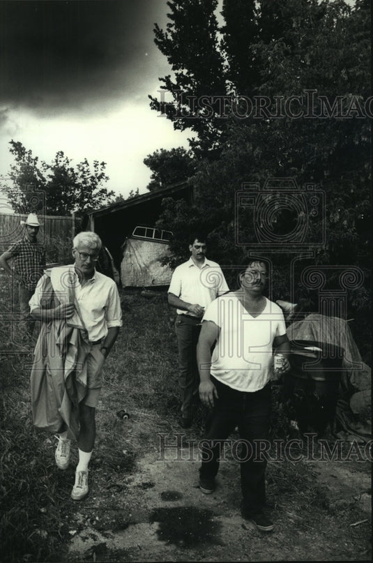 1991, Officials examine the yard of Stiglitz' home in Waukesha - Historic Images