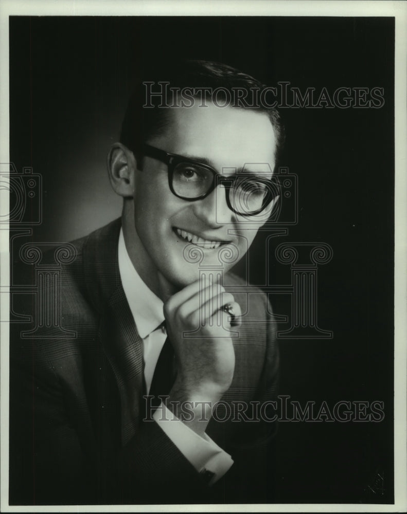Press Photo Smiling With Hand to Chin Deejay Bill Taylor - mjc06225 - Historic Images