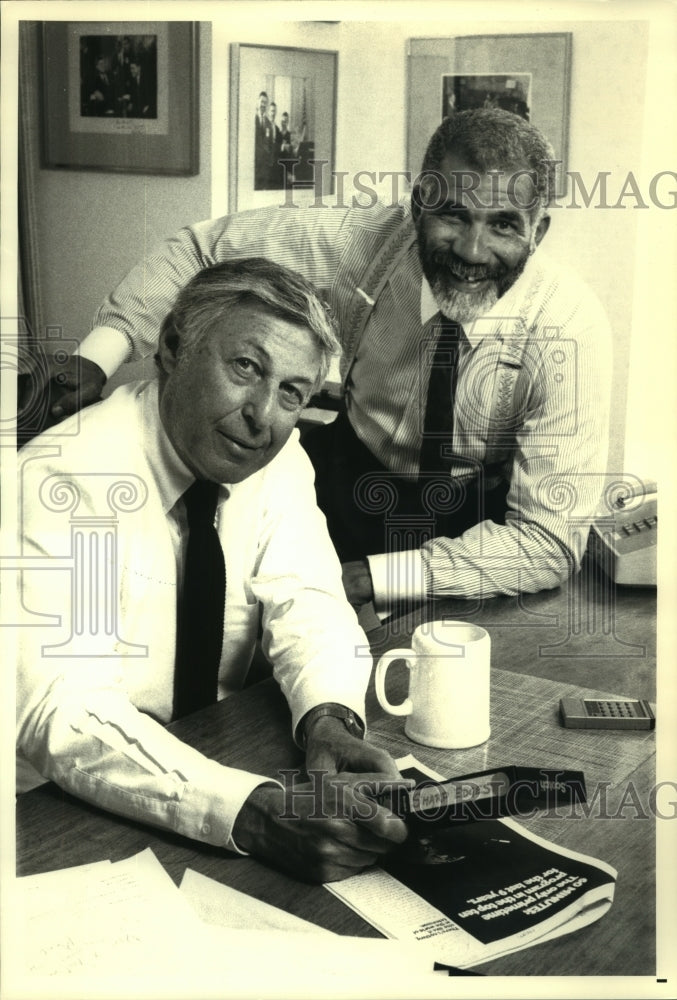 1987 Don Hewitt and Ed Bradley in 60 Minutes museum seminar - Historic Images