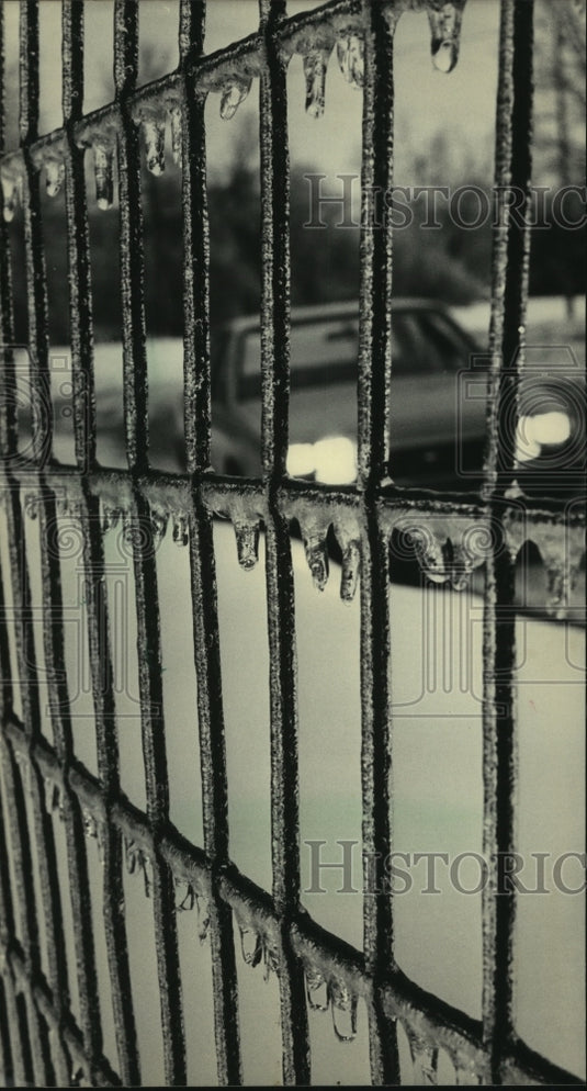1986 Ice covers iron fence along Cedar Ridge Dr. in Cedarburg - Historic Images