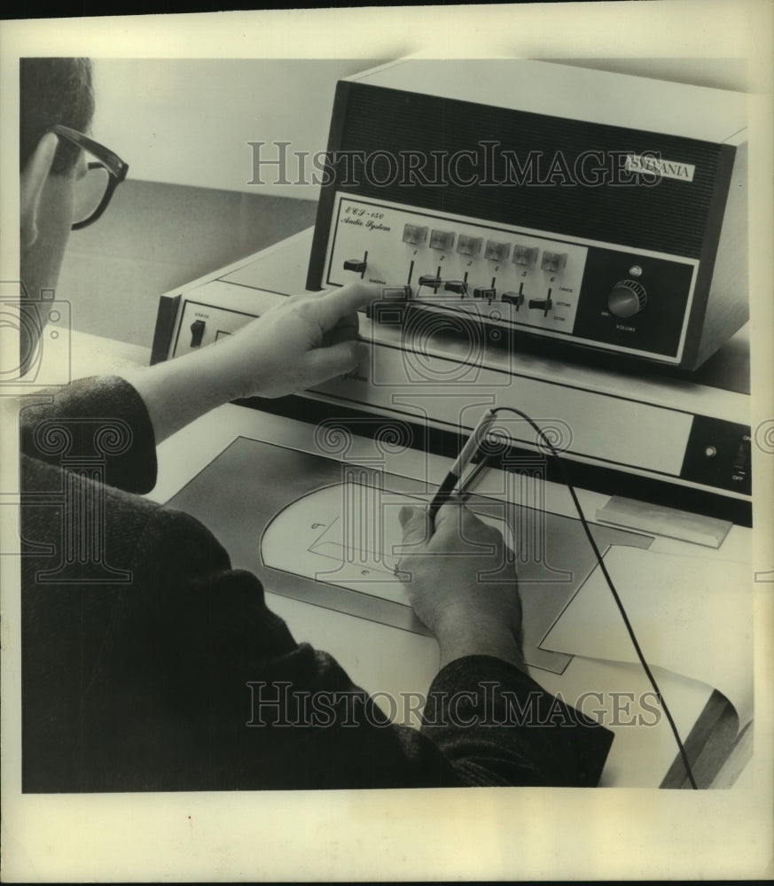 1967 Press Photo General Telephone in Madison shows &quot;blackboard by wire.&quot; - Historic Images