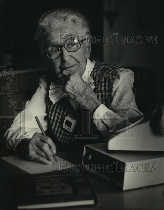 1984, Esther Ungrodt can summon help with Lifeline monitor by phone. - Historic Images