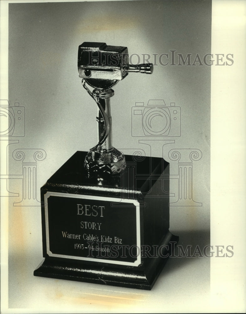 1994 Press Photo Trophy for Best Story Warner Cable's Kidz Biz 1993-94 Season - Historic Images