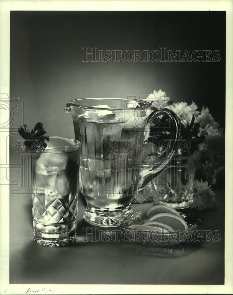 1986, Pitcher and glass of iced tea - mjc06526 - Historic Images