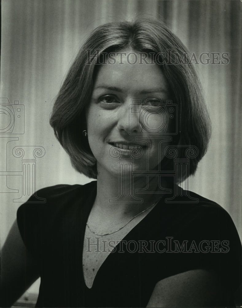 1976 Barbara Strain, Milwaukee Journal Employee - Historic Images