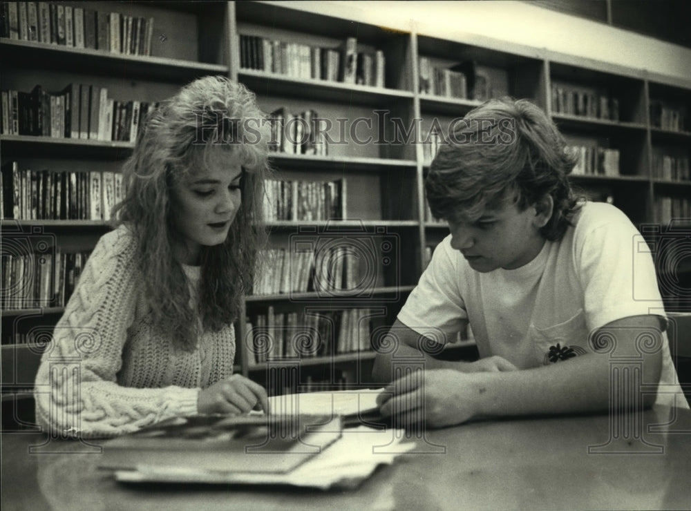 1990 Press Photo Students studying at Pius XI High School Wisconsin - mjc06572 - Historic Images