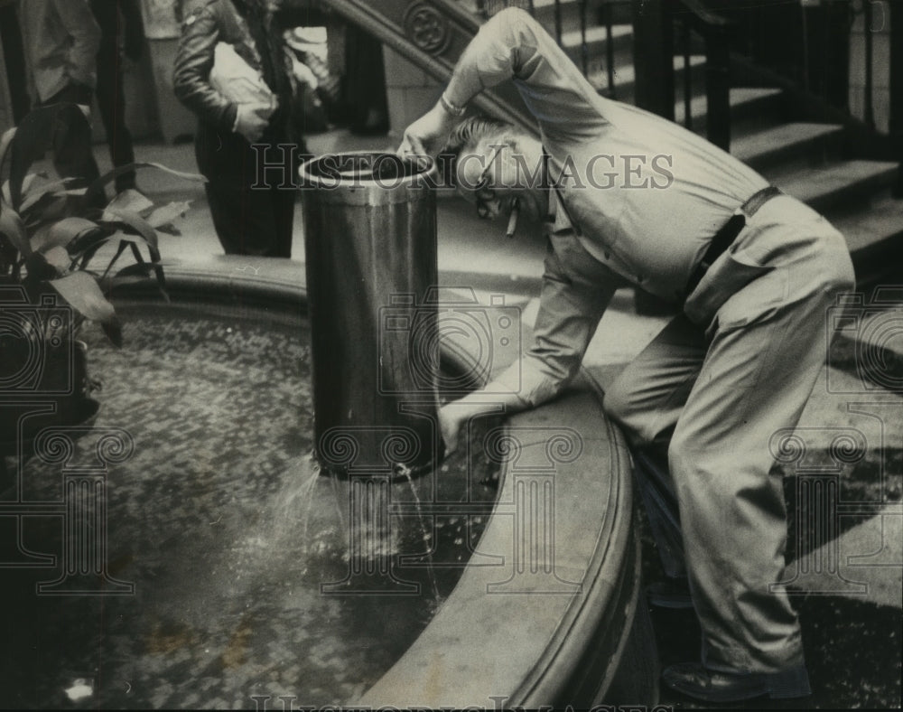 1958 Press Photo Charles Caras Fills Smoking Stand With Water From Fish Pond - Historic Images