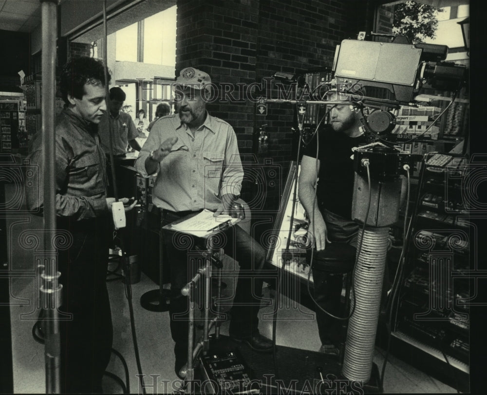 1985 Press Photo Preparing to shoot television commercial - mjc06755 - Historic Images