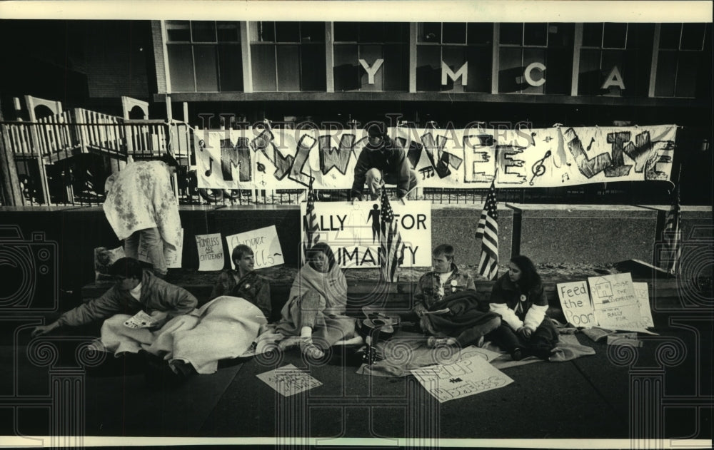 1988 High school students demonstrate at YMCA for homelessness - Historic Images