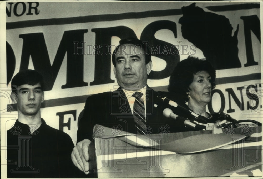 1990 Press Photo Governor Tommy Thompson - mjc06802 - Historic Images