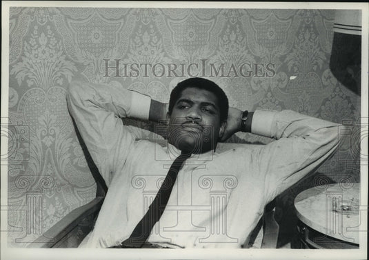 1966 Press Photo Ernie Terrell, U.S. Boxer in Milwaukee, Wisconsin - mjc06820 - Historic Images