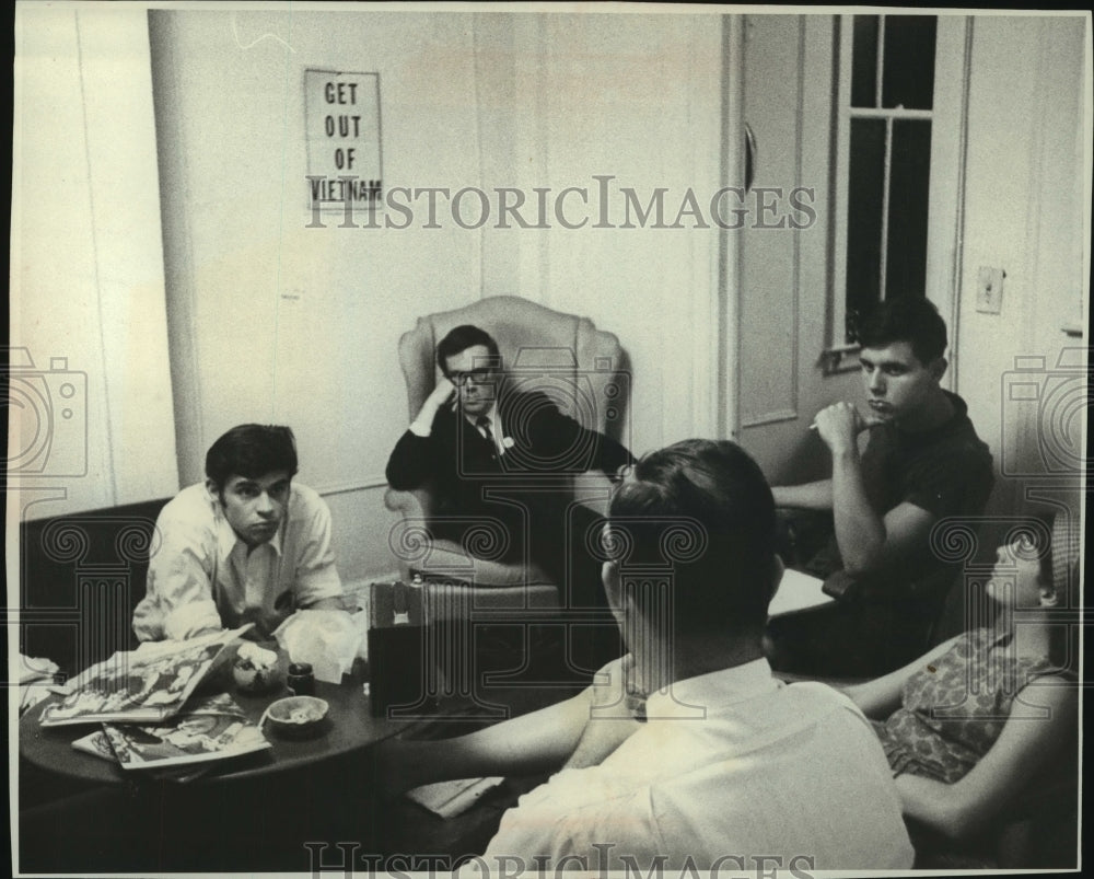 1965 Press Photo Russell Stetler, teaches home study sessions - mjc06849 - Historic Images