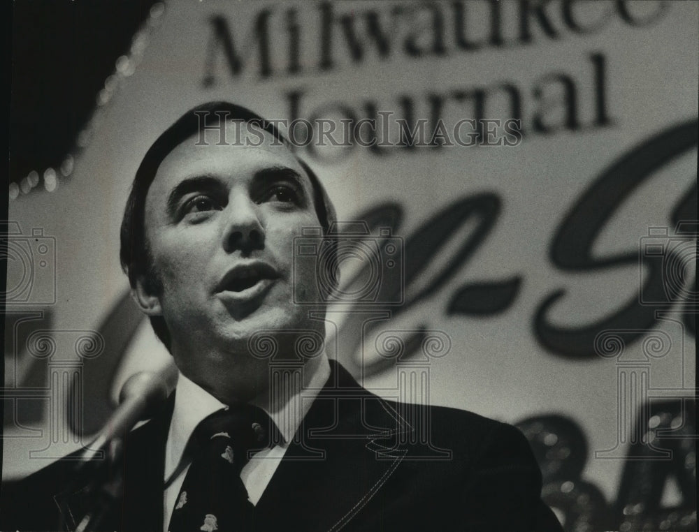 1978 Press Photo Michigan State Coach Darryl Rogers Speaks to Football Players - Historic Images