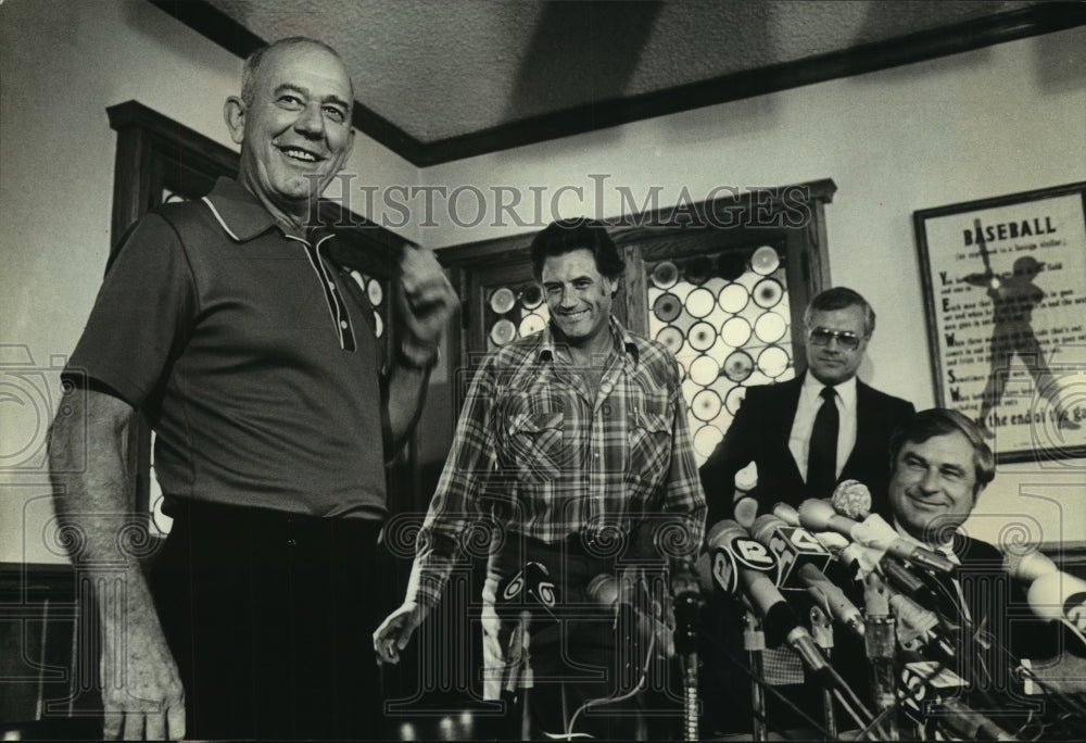 1980 Press Photo George Bamberger introduced Buck Rogers as Brewers manager - Historic Images