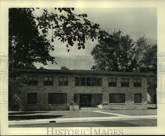 1954 Press Photo Front of apartment building for Hardware Mutual, Wisconsin - Historic Images
