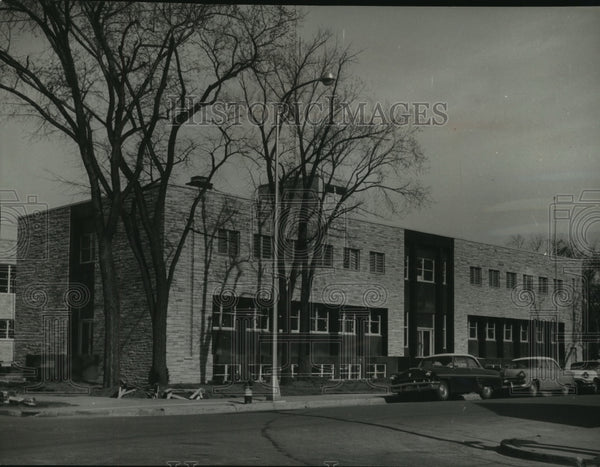 1959 Press Photo Cars in front of new county offices, Stevens Point, W ...